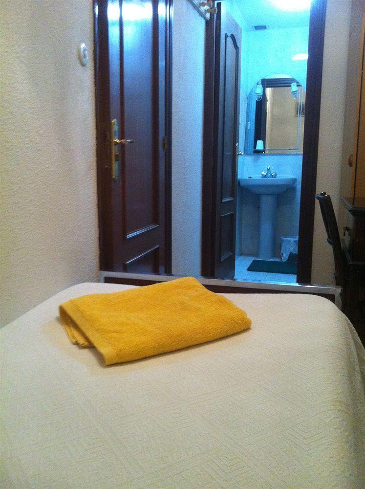 Hostal Murcia Madrid Bagian luar foto