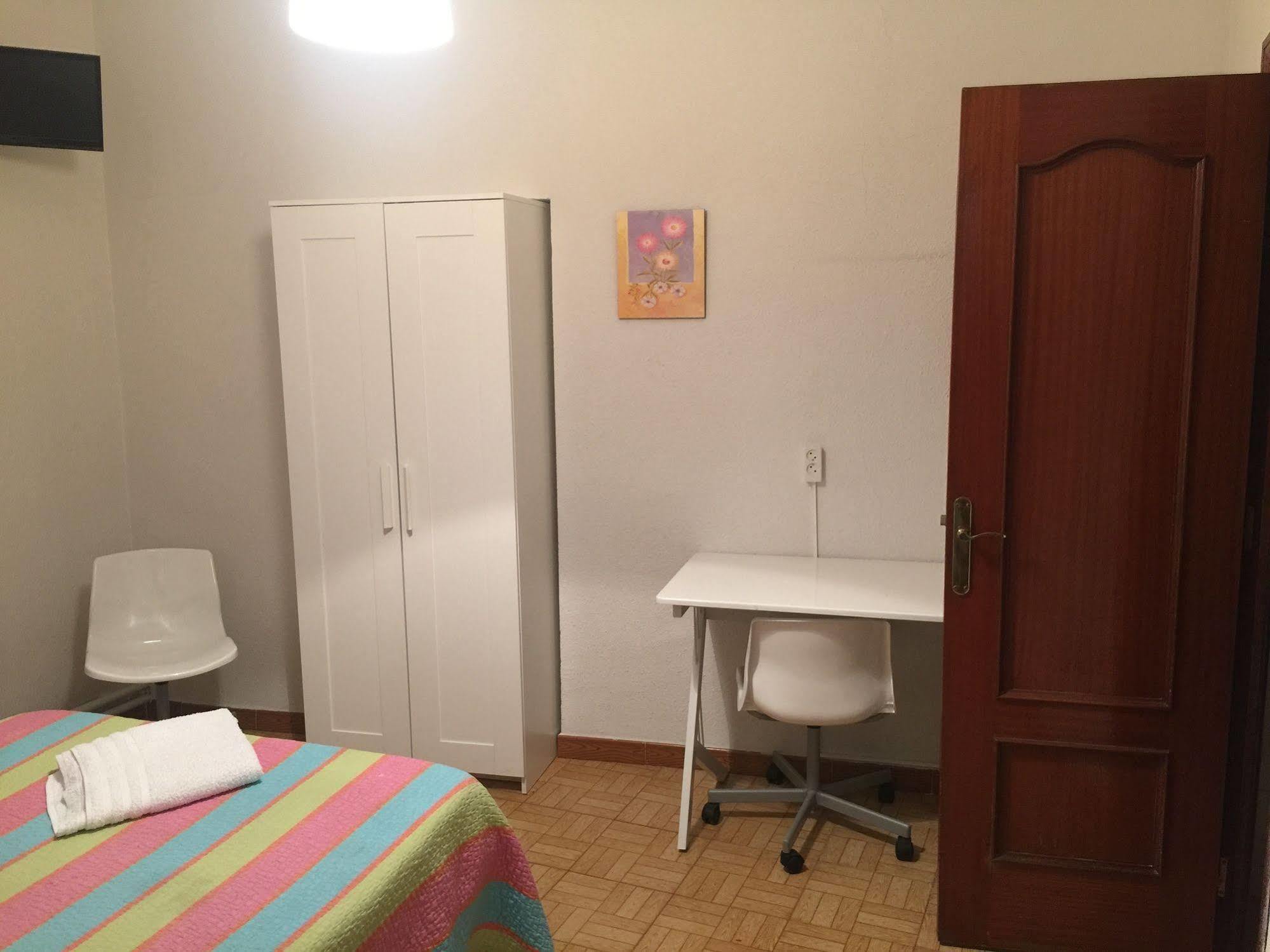 Hostal Murcia Madrid Bagian luar foto