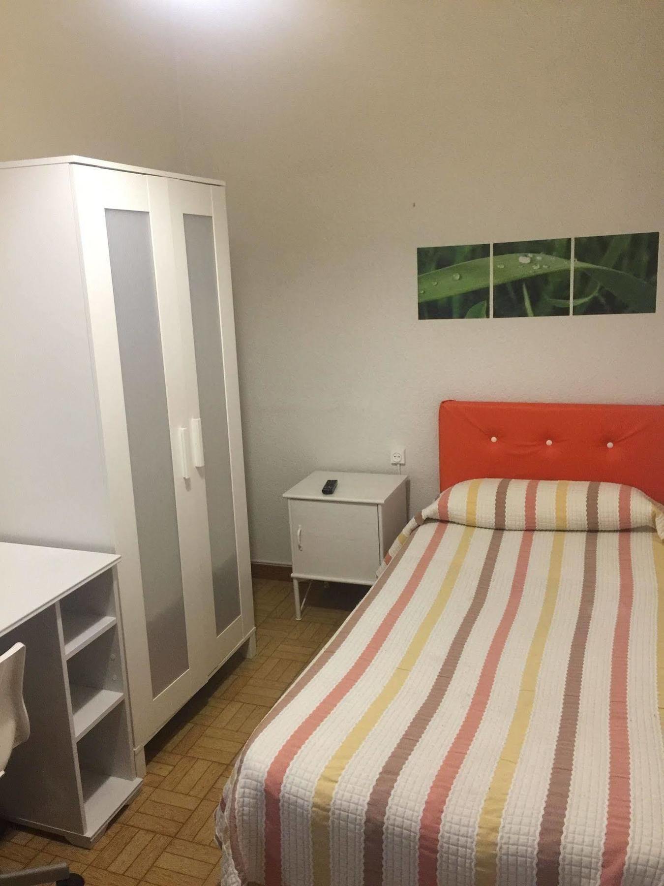 Hostal Murcia Madrid Bagian luar foto