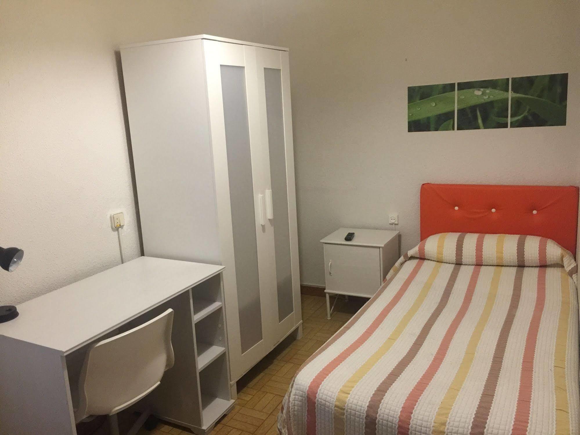 Hostal Murcia Madrid Bagian luar foto